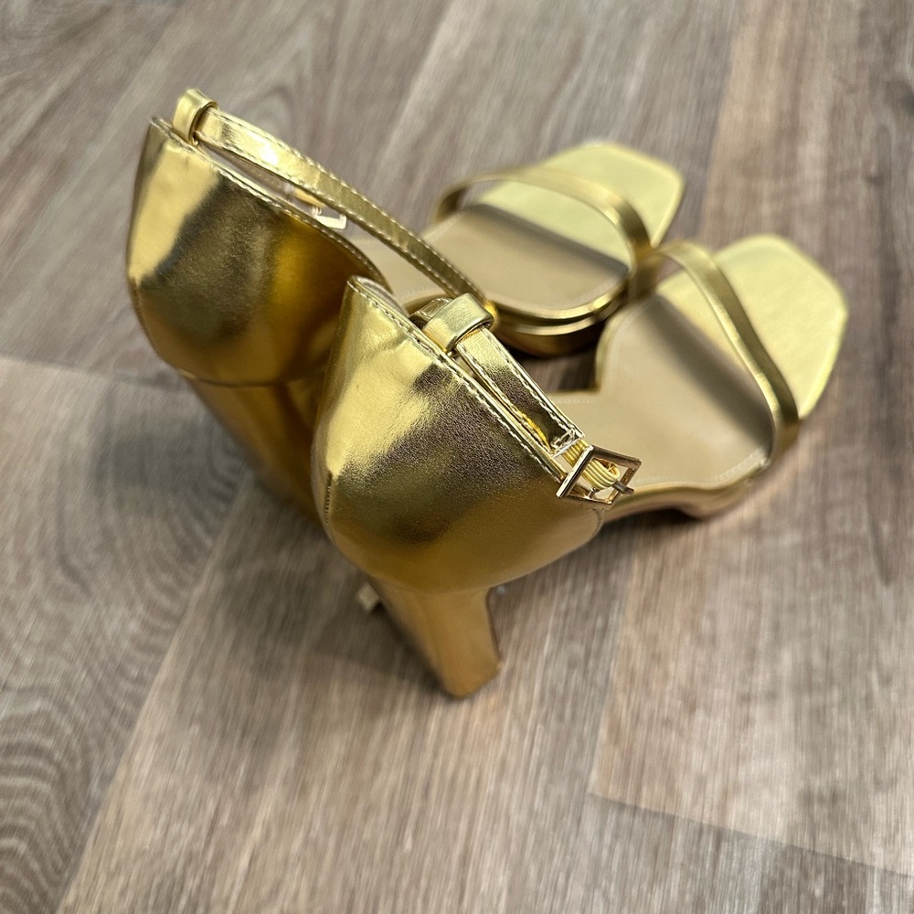 Fashion Nova Gold Platform Block Heel Sandals Women’s Size 9 Ankle Strap Glam - Picture 3 of 3
